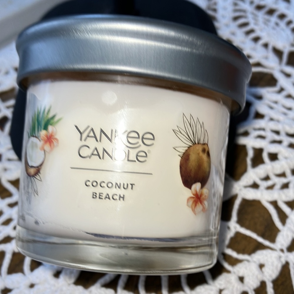 Set Of Two Yankee Candles - Picture 3 of 6